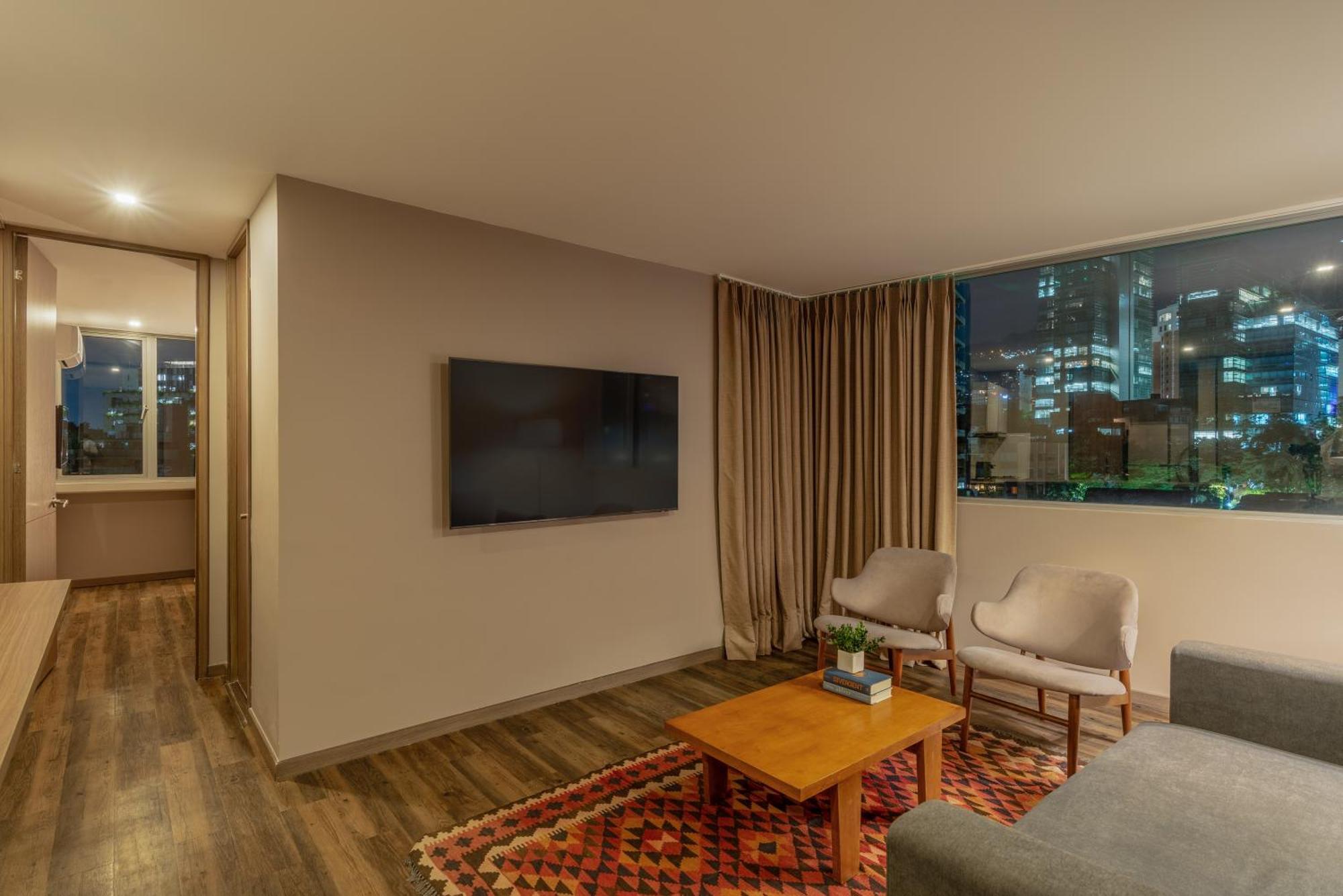 Sites Hotel เมเดยิน ภายนอก รูปภาพ A living room in a modern apartment