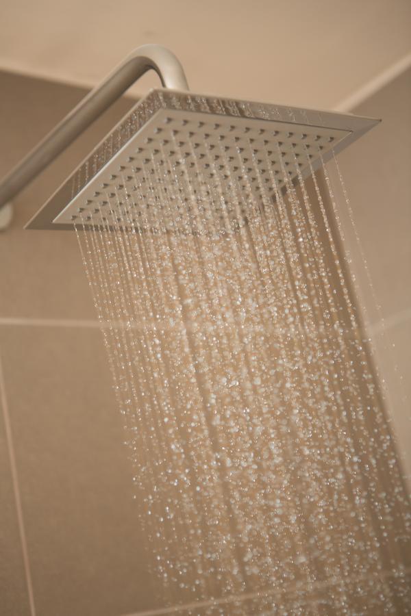 Sites Hotel เมเดยิน ภายนอก รูปภาพ A shower in operation
