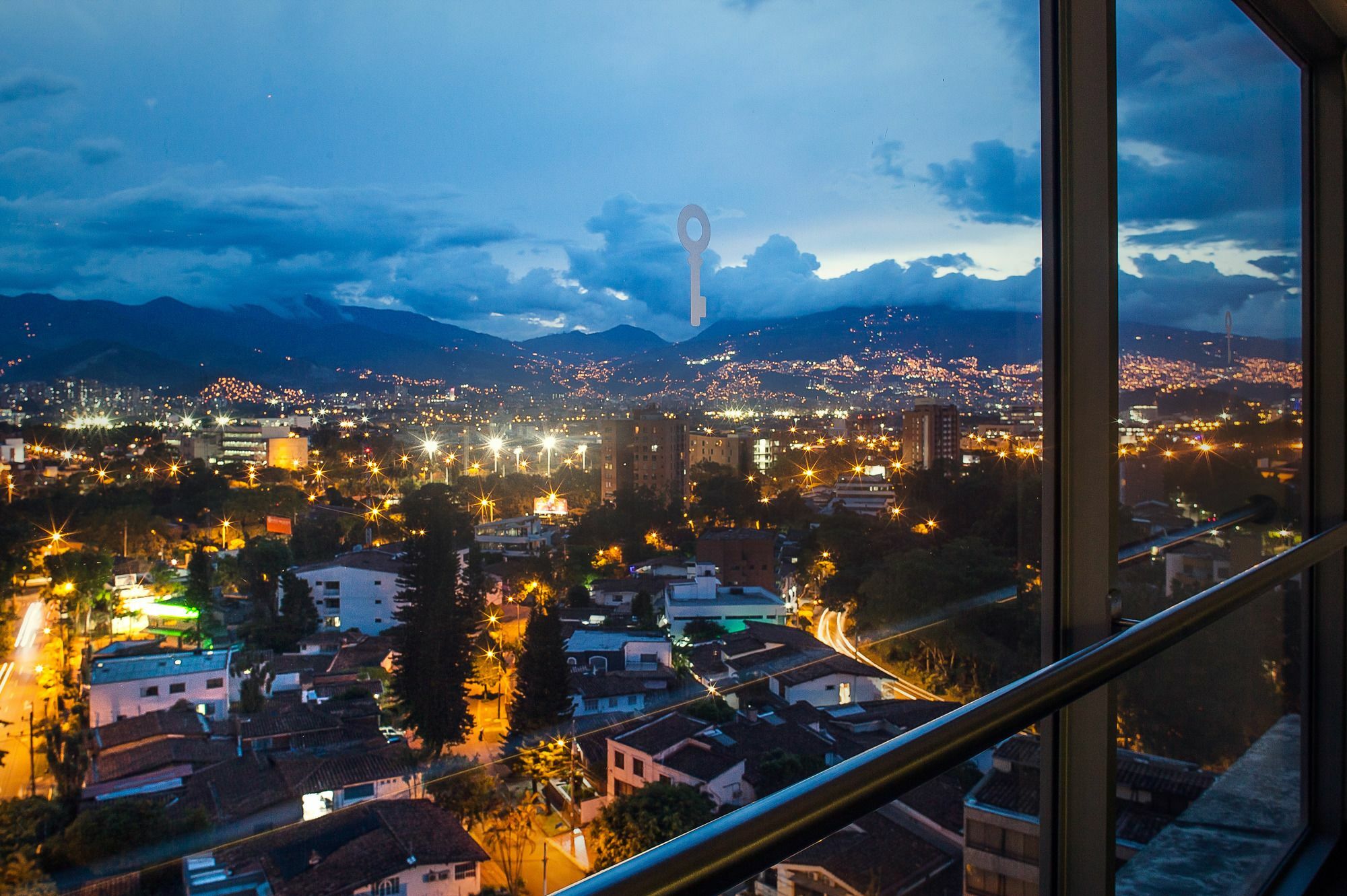 Sites Hotel เมเดยิน ภายนอก รูปภาพ View of the city from the hotel